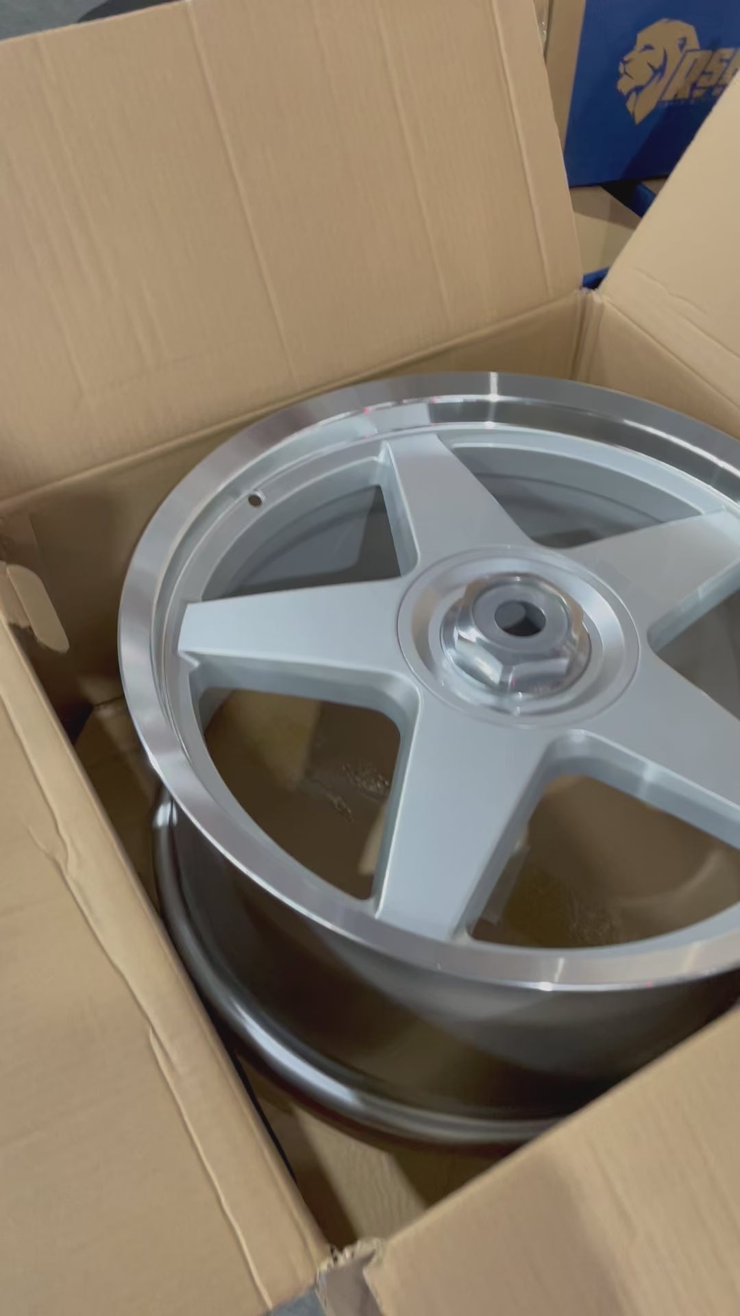 Holden 20 inch MOMO Star Style Wheels in Silver with Machined Lip CANNON