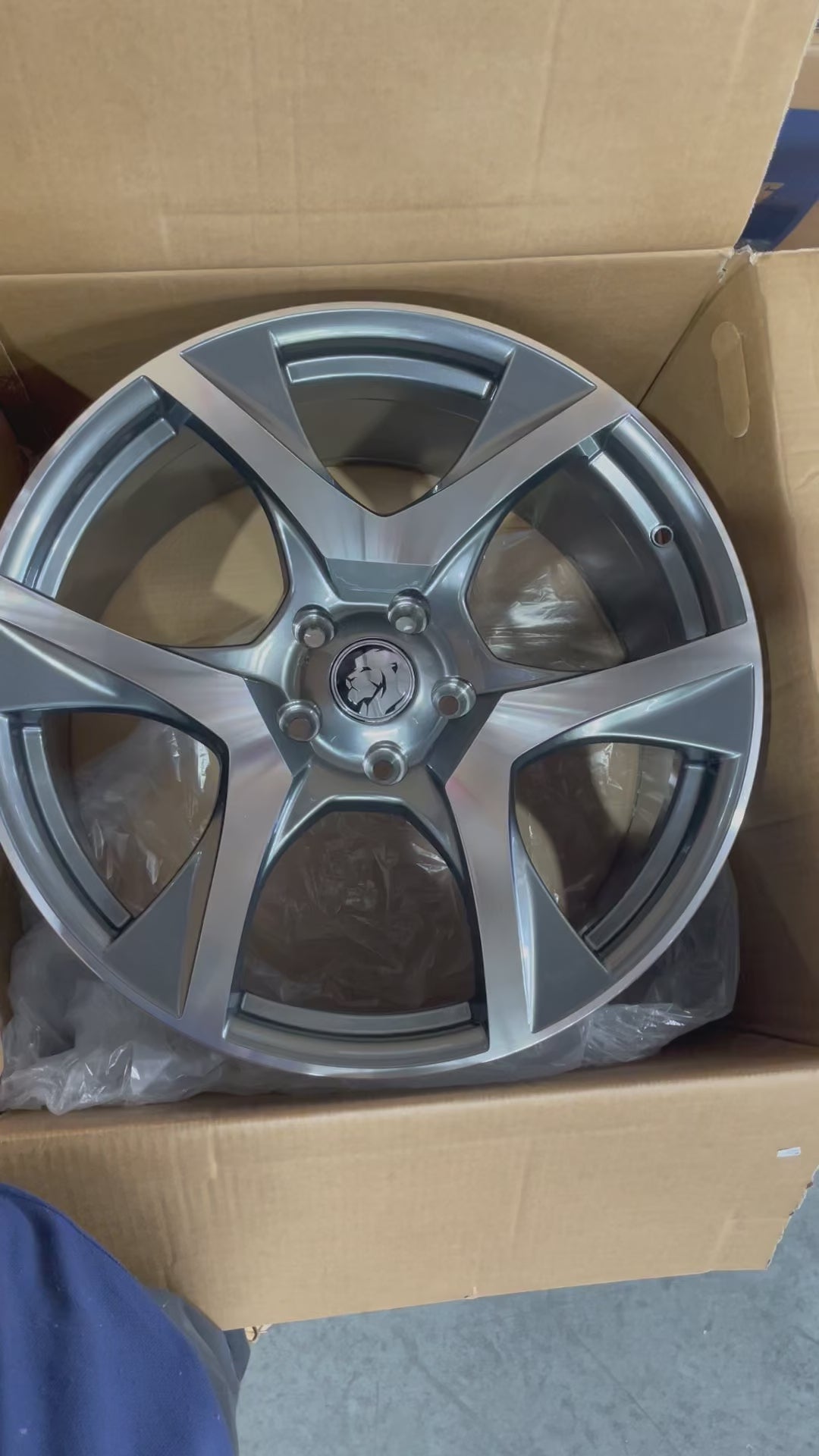 HSV 20 inch GEN-F2 Clubsport R8 Reproduction Wheels Gunmetal Machined Face VF2
